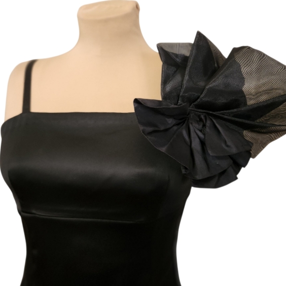 BETSEY JOHNSON Black Satin Cocktail Dress - Size 8 - Picture 3 of 15